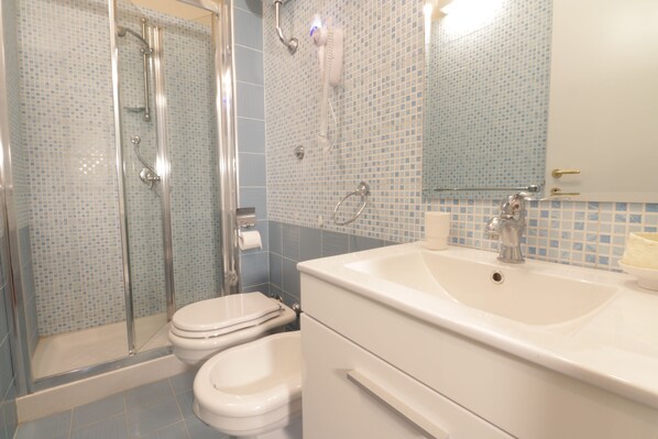 Triple Room, Ensuite | Bathroom - B&B Speranzella (Naples)