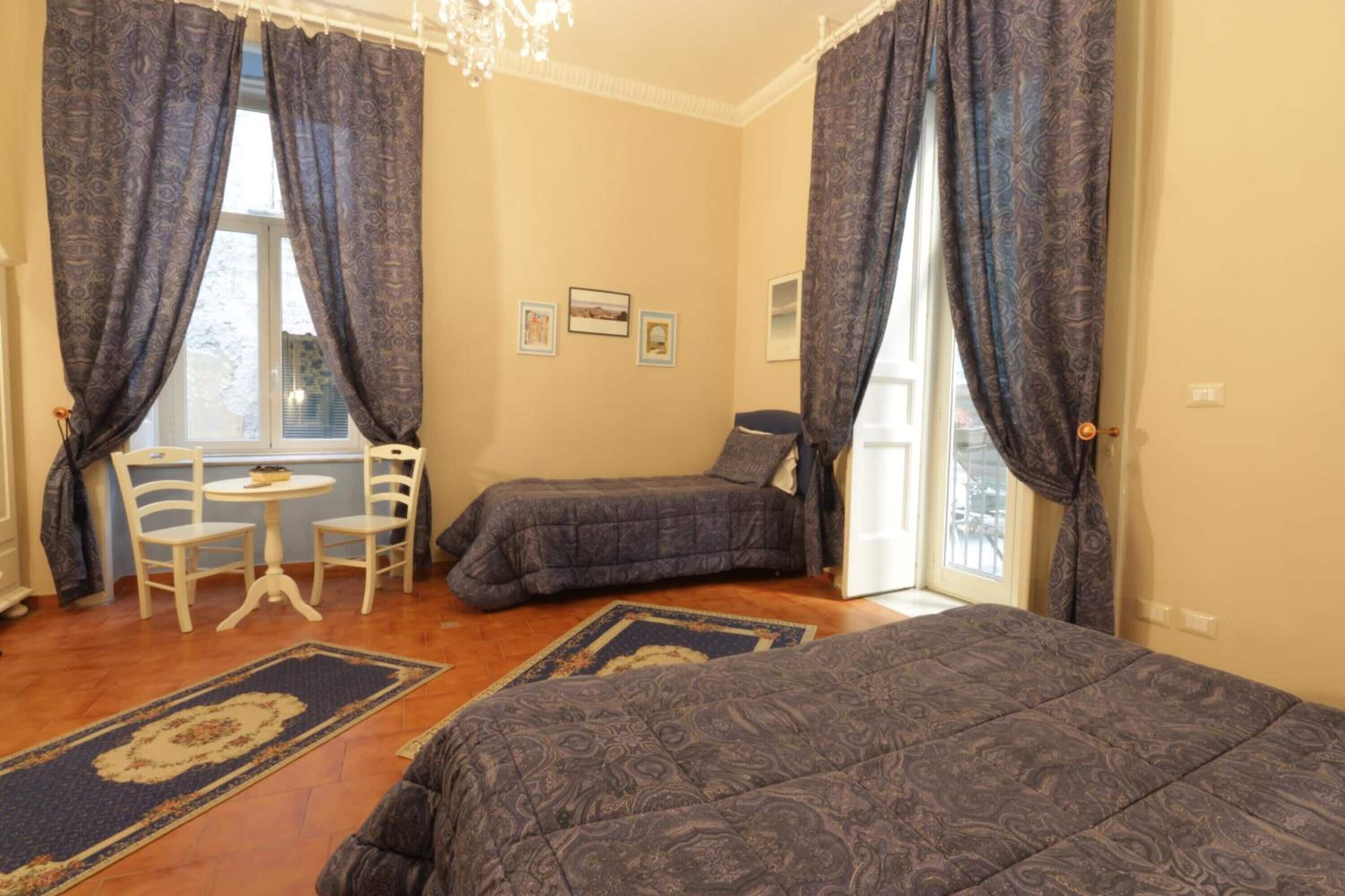 Blackout drapes, free WiFi, bed sheets