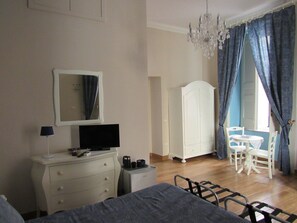Triple Room, Ensuite | Blackout drapes, free WiFi, bed sheets - B&B Speranzella (Naples)