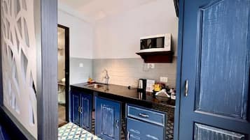 Jr. Suite with Pantry | 客房内保险箱、隔音、免费 WiFi