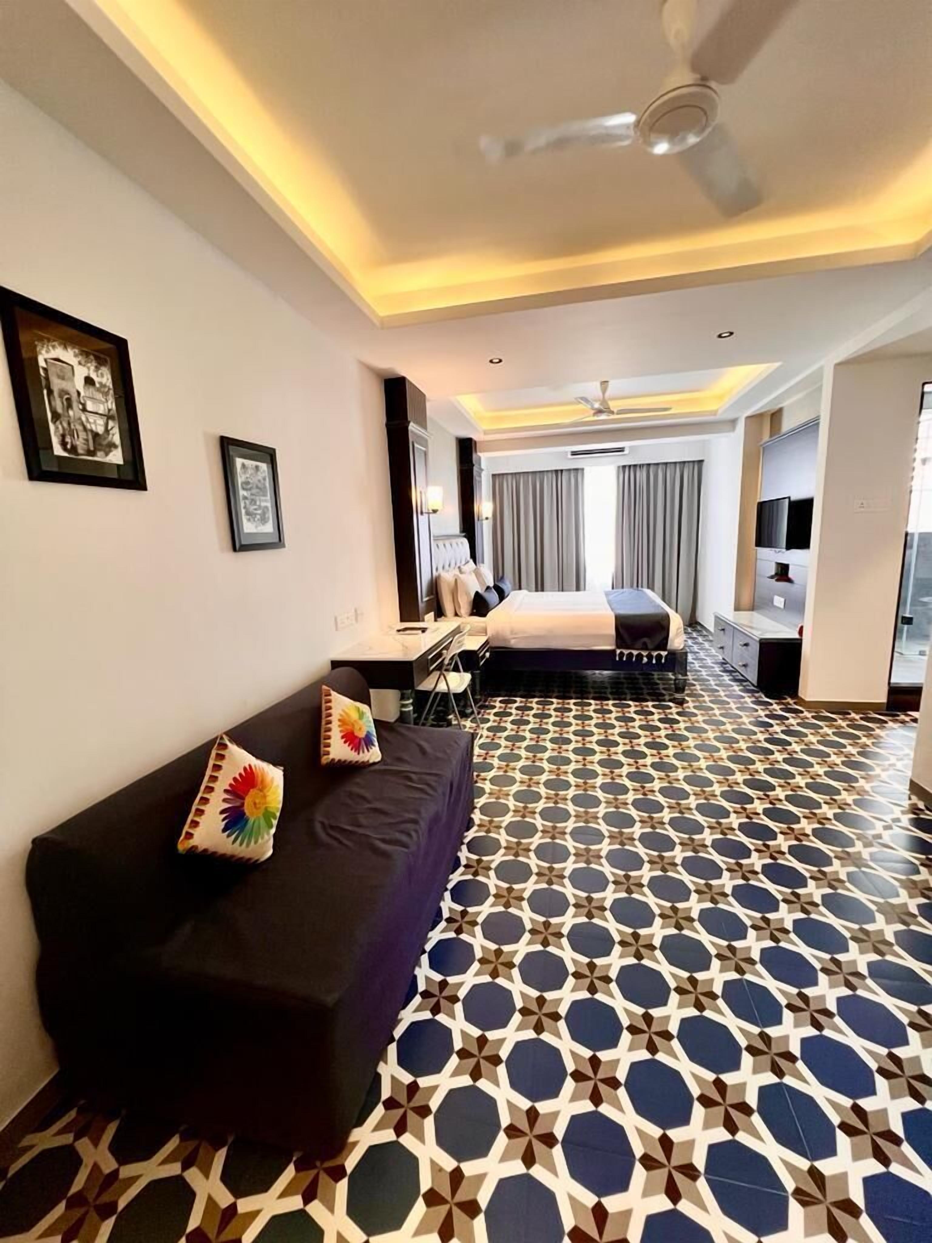 Suite | In-room safe, soundproofing, free WiFi
