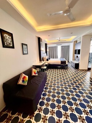 Suite | In-room safe, soundproofing, free WiFi - TreeHouse Nova (Cansaulim)