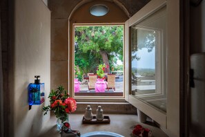 Superior-huone (Fico D'India) | Minibaari, työpöytä, ilmainen Wi-Fi, vuodevaatteet