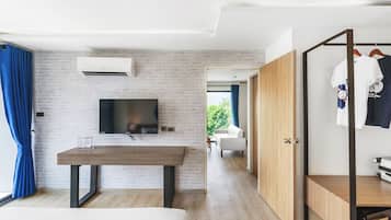 Escritorio, wifi gratis y ropa de cama