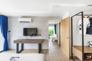 Koko Suite | Desk, free WiFi, bed sheets