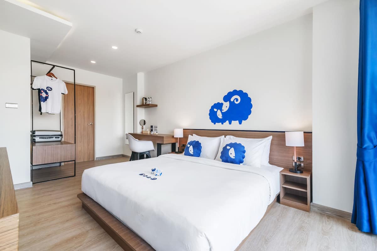 Koko Suite | Desk, free WiFi, bed sheets