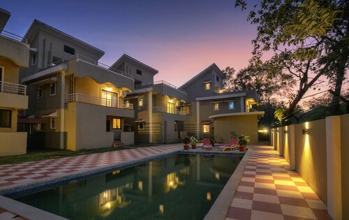 TreeHouse Blue Hotel & Villas