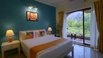 3 habitaciones, ropa de cama de alta calidad y escritorio