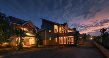 TreeHouse Blue Hotel & Villas