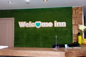 ฝ่ายต้อนรับ