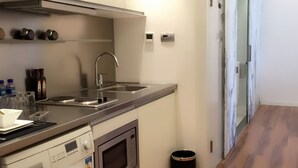 Premier Triple Room | Private kitchenette | Fridge, microwave, oven, dishwasher - Tianjin S-suites (Tianjin)