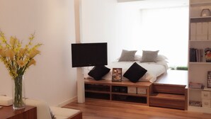 Premier Triple Room | Desk, blackout curtains, free WiFi - Tianjin S-suites (Tianjin)