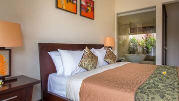 Villa, 3 Bedrooms, Private Pool, Pool View | Peti besi dalam bilik, seterika/papan seterika, katil bayi/kot (surcaj)