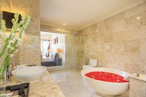 Free toiletries, hair dryer, bathrobes, slippers - The Reika Villa by Nagisa Bali (Ungasan)