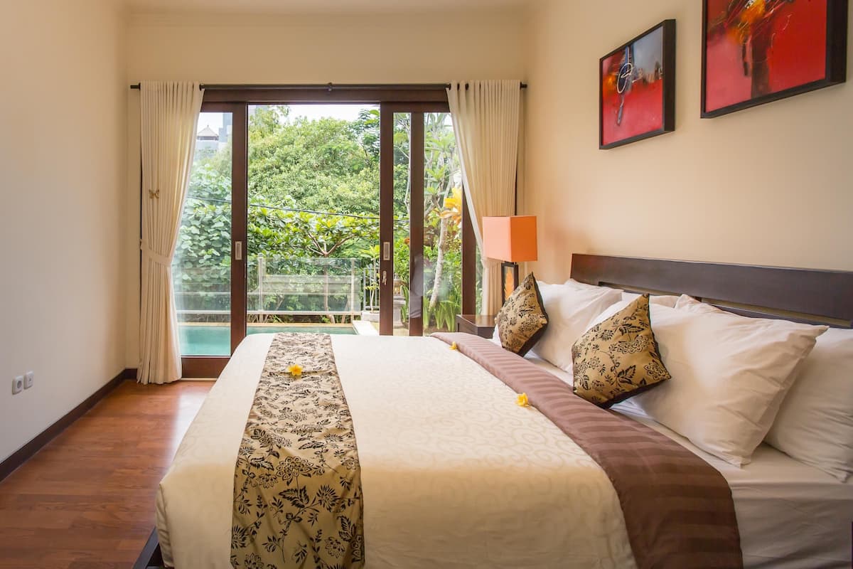 1 bedroom, in-room safe, iron/ironing board, cribs/infant beds