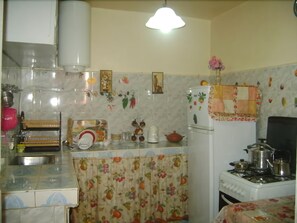 Apartment, 2 Schlafzimmer | Eigene Küche | Großer Kühlschrank, Ofen, Herdplatte, Kochgeschirr/Geschirr/Besteck