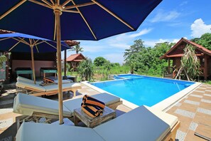 Kolam renang outdoor