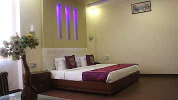 Premium Quadruple Room, 1 Queen Bed, City View, Executive Level | Rollaway beds, free WiFi