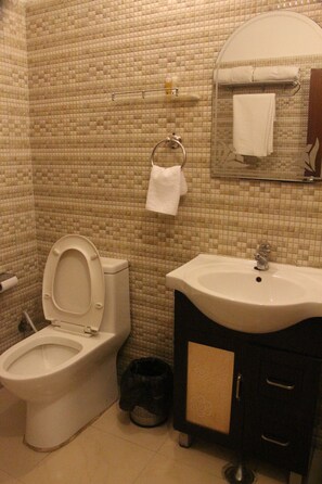 Family Suite, 1 King Bed, City View, Executive Level | Bathroom | Shower, free toiletries, towels - Hotel Dream Land (Haridwar)