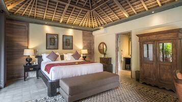 Caja de seguridad en la habitaciĂłn y escritorio