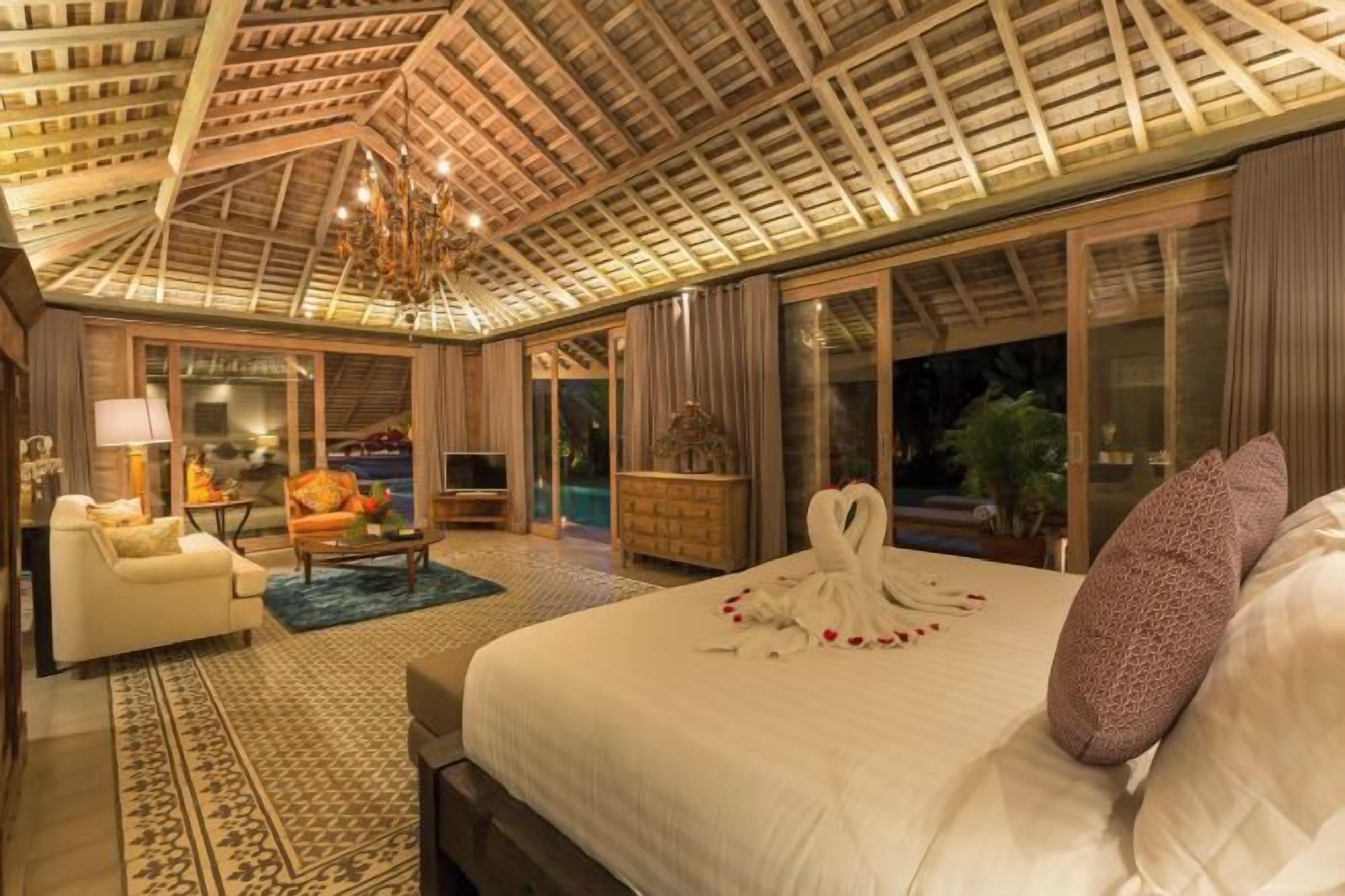 Caja de seguridad en la habitación y escritorio 