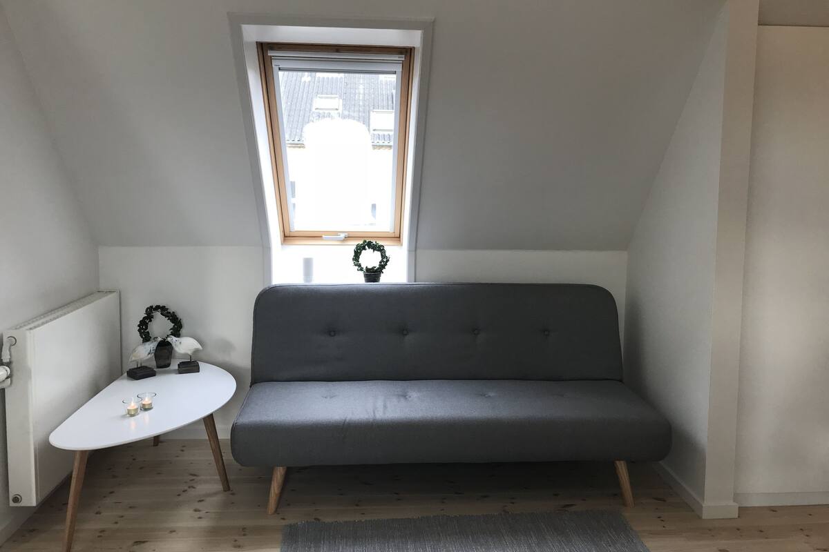 40-inch TV with cable channels