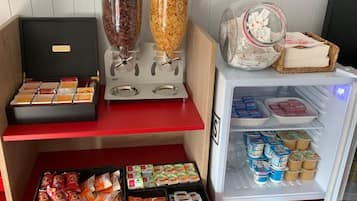 Daily continental breakfast (EUR 6.90 per person)