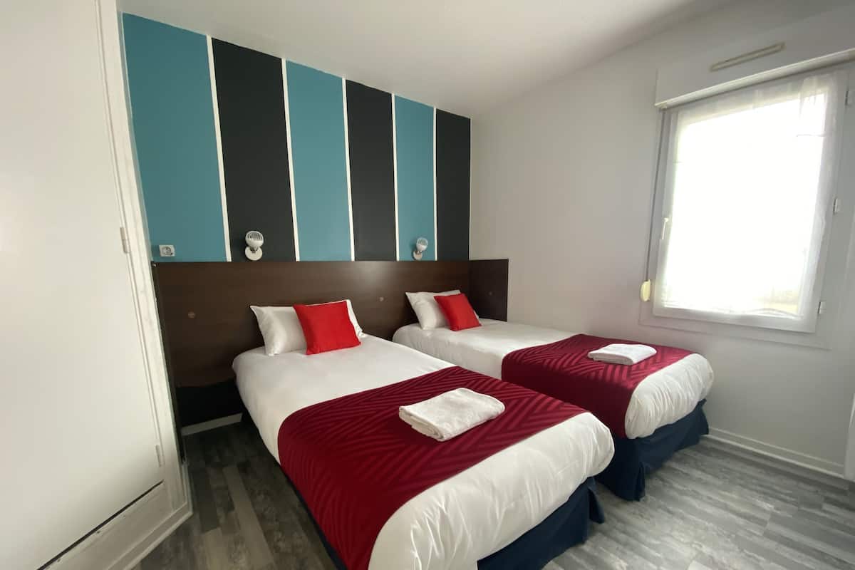 Twin kamer | Een bureau, gratis wifi