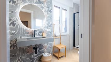 Free toiletries, towels