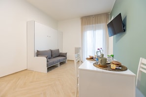 1 habitación, ropa de cama de alta calidad y escritorio 