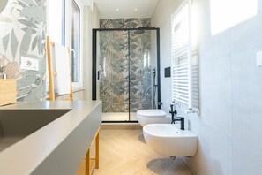 Đồ dùng nhà tắm miễn phí, khăn tắm