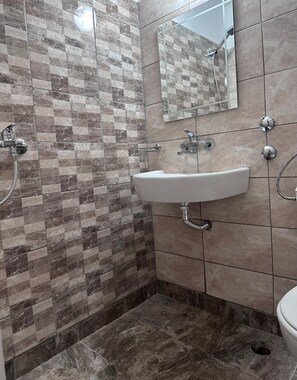 Shower, hair dryer - Sunny Varshava Hotel (Golden Sands)