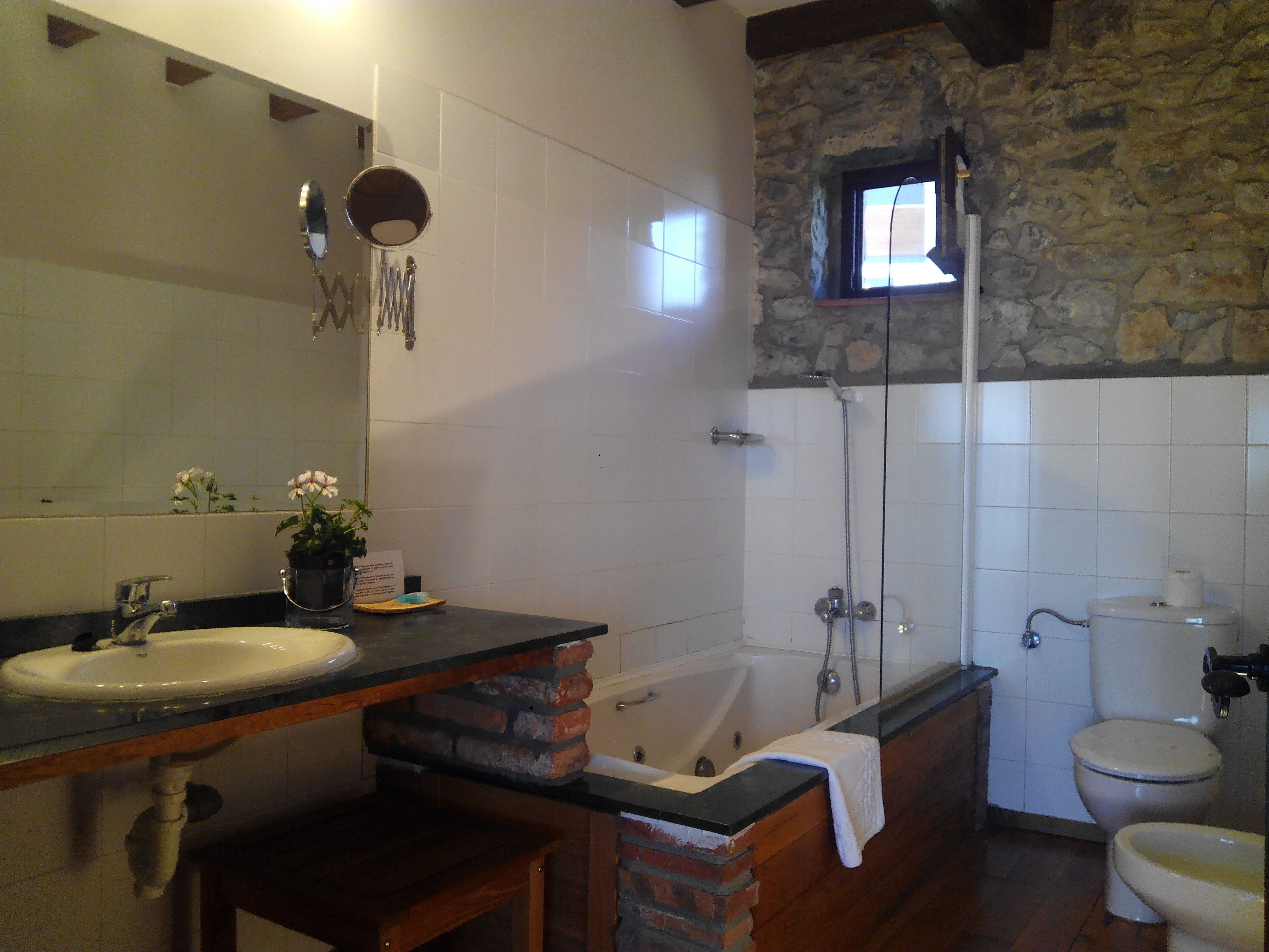 Double Room, Valley View (Double Bed + 2 Rollaway Bed) | Bathroom | Free toiletries, hair dryer, towels