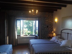 Chambre Double, vue vallée (Double Bed + 1 Rollaway Bed) | Bureau, rideaux occultants, fer et planche à repasser