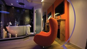 Junior Suite | Living area | Flat-screen TV - Maison Torre Argentina (Rome)