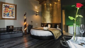 Junior Suite | Premium bedding, memory foam beds, minibar, in-room safe - Maison Torre Argentina (Rome)