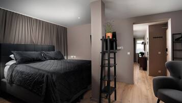 Superior Suite | Hypo-allergenic bedding, desk, laptop workspace, blackout drapes