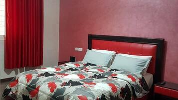 Apartment, 3 Bedrooms | 3 bedrooms, free WiFi, bed sheets