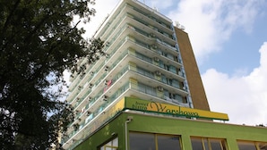 A hotel building with multiple balconies and a sign for 'Hotel Bistro Warshaw'. - Varshava Hotel (Golden Sands)