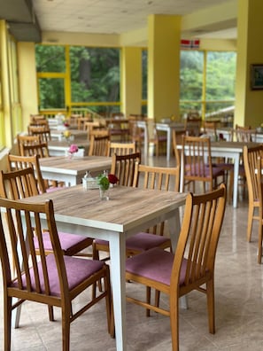 Dining - Varshava Hotel (Golden Sands)