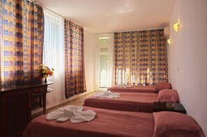 Minibar, in-room safe, desk, iron/ironing board - Varshava Hotel (Golden Sands)