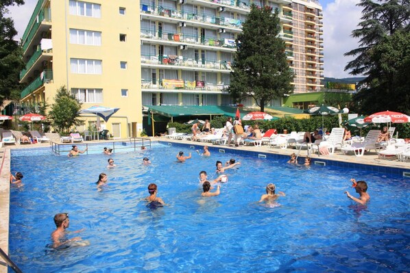 Outdoor pool - Varshava Hotel (Golden Sands)
