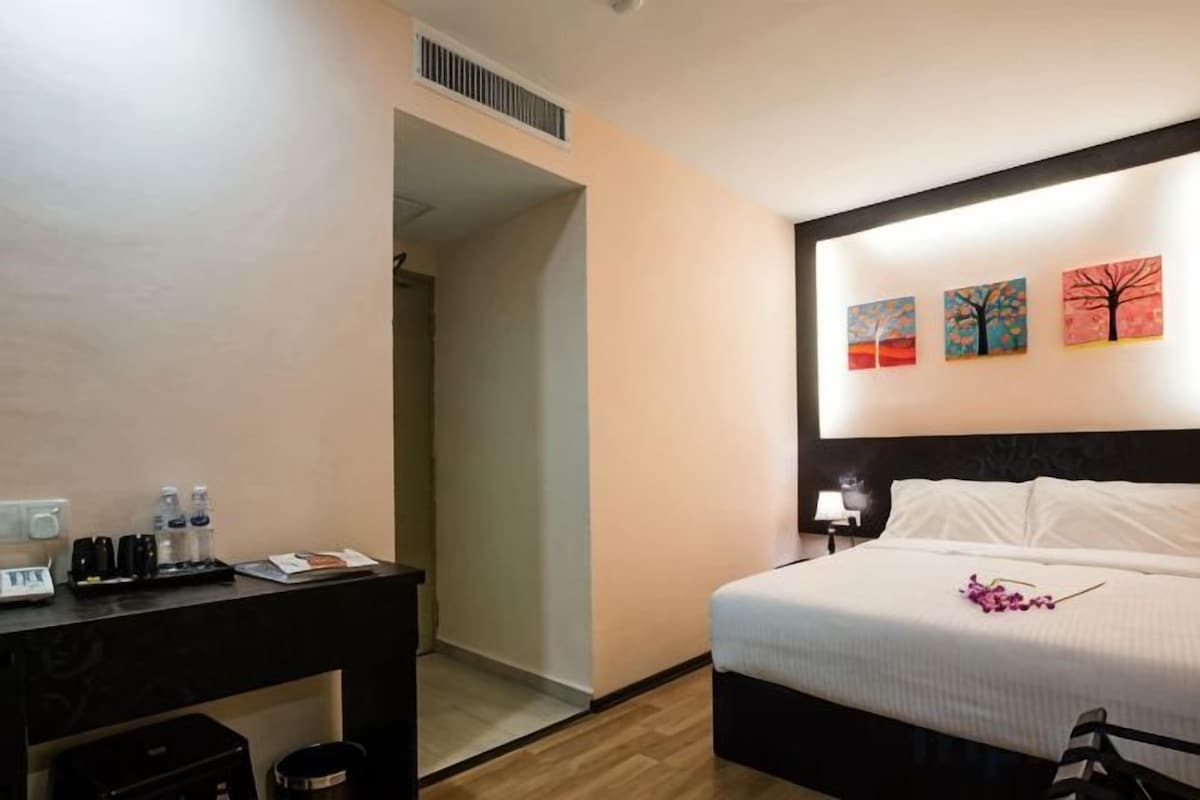 ตู้นิรภัยในห้องพัก, โต๊ะทำงาน, เตารีด/โต๊ะรีดผ้า, Wi-Fi ฟรี