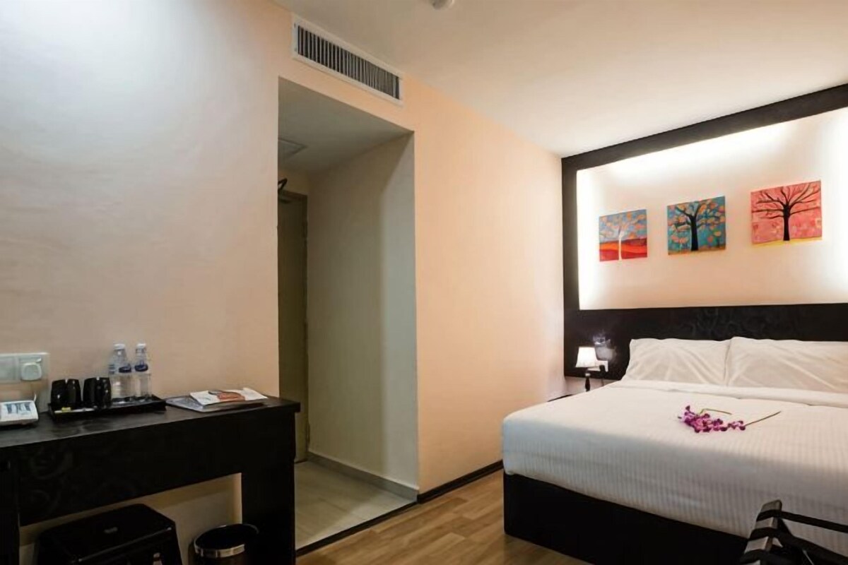 ตู้นิรภัยในห้องพัก, โต๊ะทำงาน, เตารีด/โต๊ะรีดผ้า, Wi-Fi ฟรี