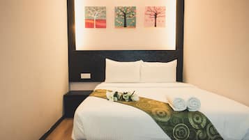 Basic Double Room, 1 Katil Ratu (Queen) | Peti besi dalam bilik, meja, seterika/papan seterika, Wi-fi percuma