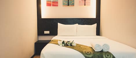 Basic Double Room, 1 Queen Bed | In-room safe, desk, iron/ironing board, free WiFi