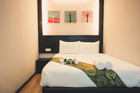 Caja de seguridad en la habitación y escritorio