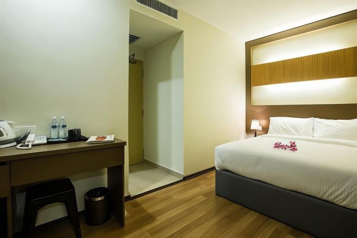 ตู้นิรภัยในห้องพัก, โต๊ะทำงาน, เตารีด/โต๊ะรีดผ้า, Wi-Fi ฟรี