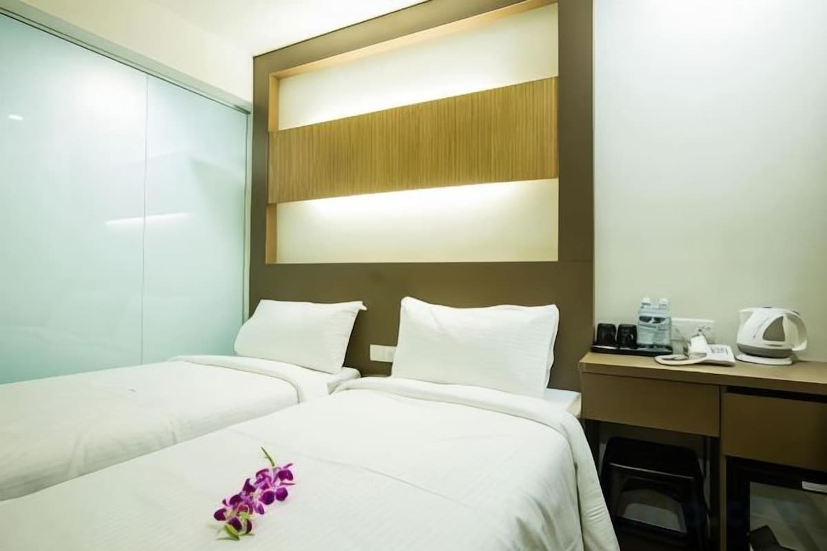 ตู้นิรภัยในห้องพัก, โต๊ะทำงาน, เตารีด/โต๊ะรีดผ้า, Wi-Fi ฟรี
