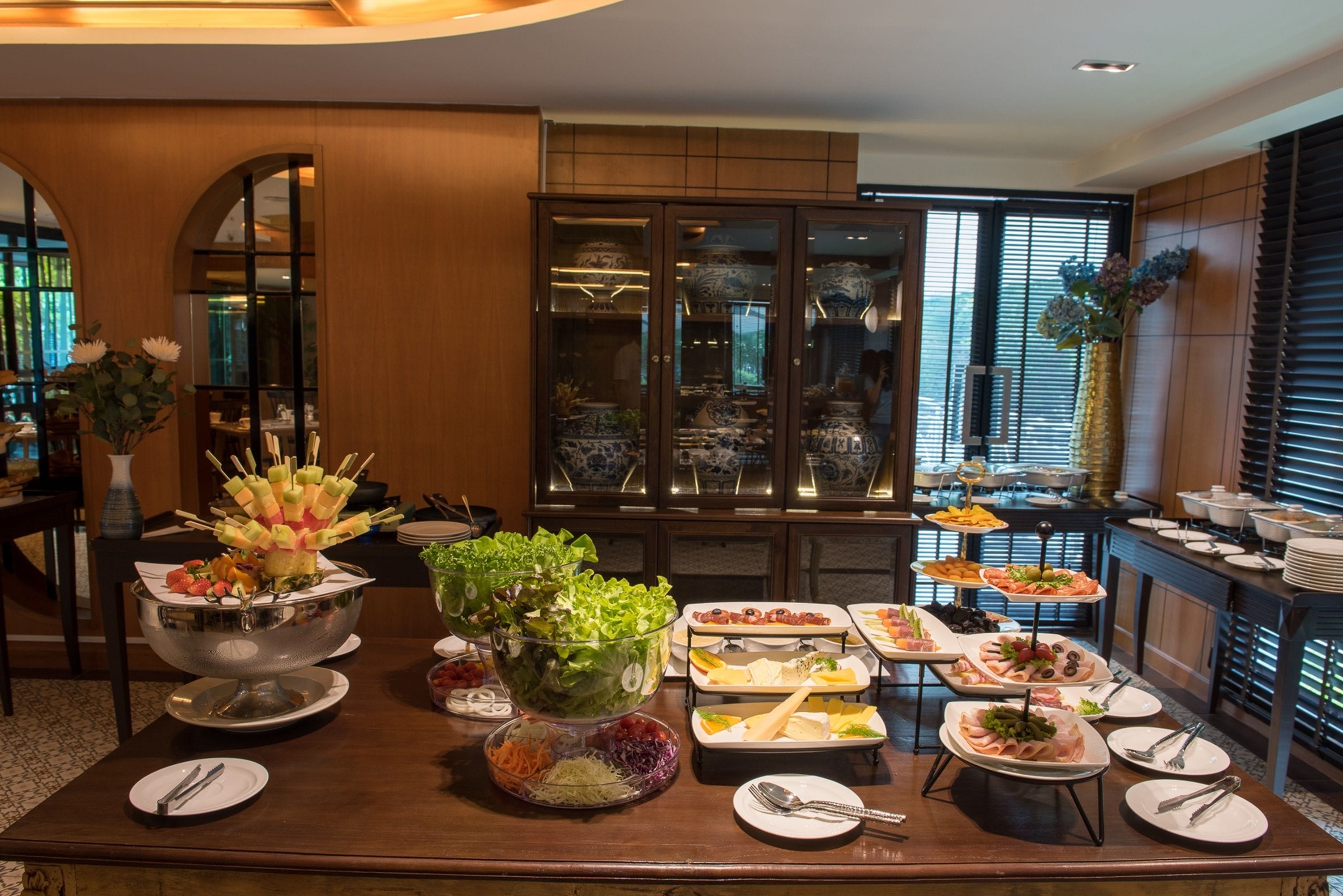 Daily buffet breakfast for a fee